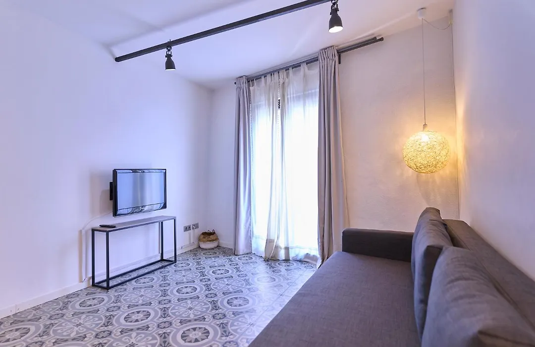 Liceu Apartments By Gaiarooms-1